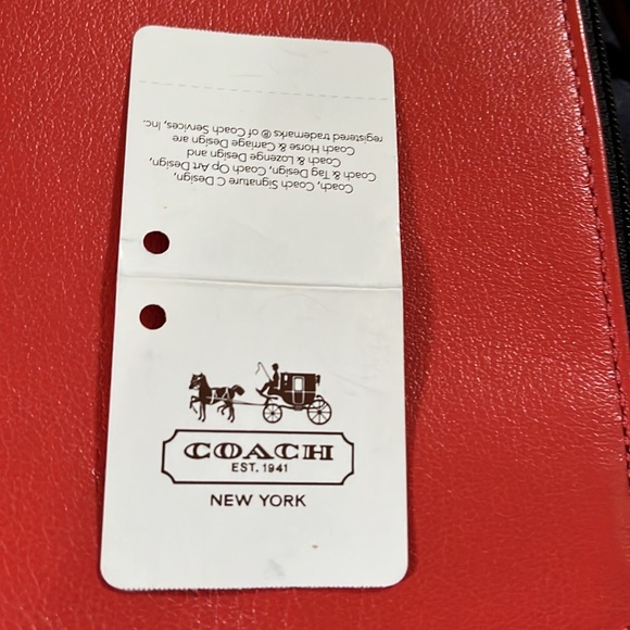 Coach Legacy Multi Color Navy/Red/Tan 🔑 holder. Has 2 pockets in the outside. - Picture 4 of 10